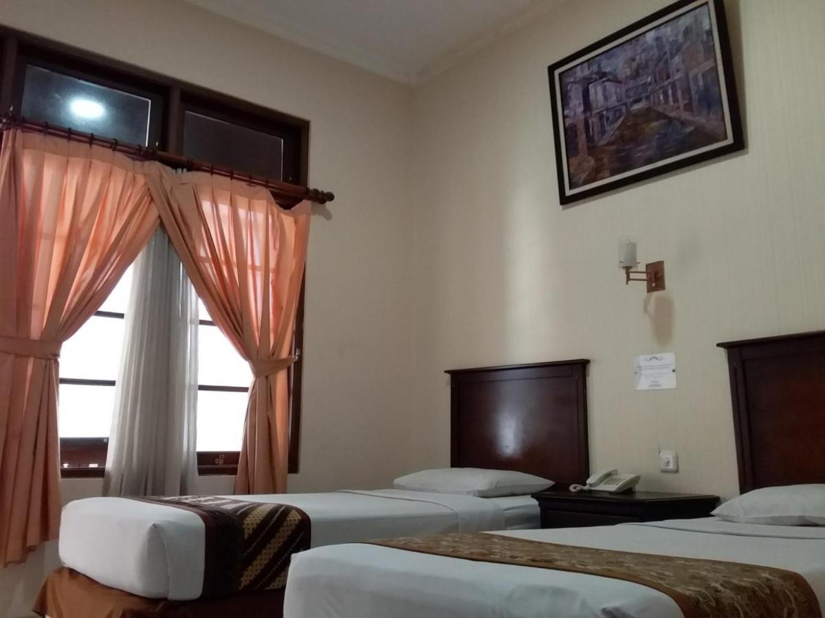 Malioboro Inn Hotel Yogyakarta Exterior photo
