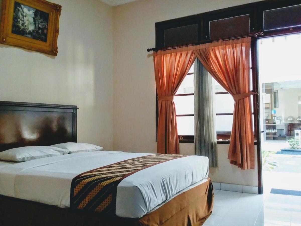 Malioboro Inn Hotel Yogyakarta Exterior photo