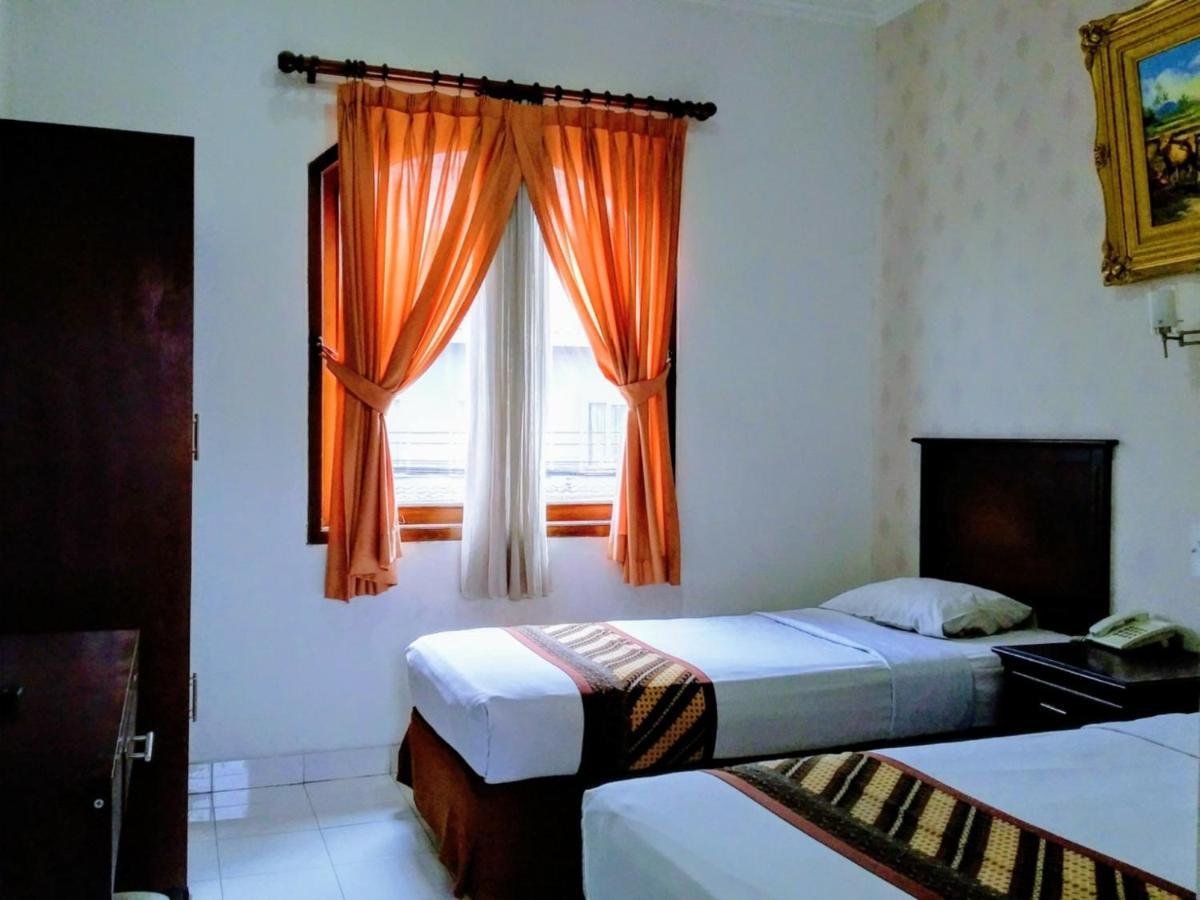 Malioboro Inn Hotel Yogyakarta Exterior photo