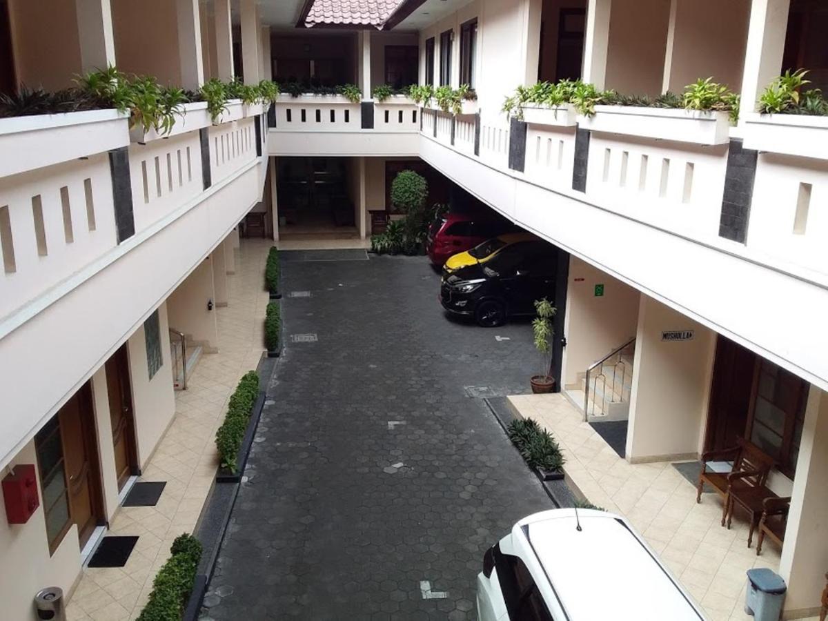 Malioboro Inn Hotel Yogyakarta Exterior photo