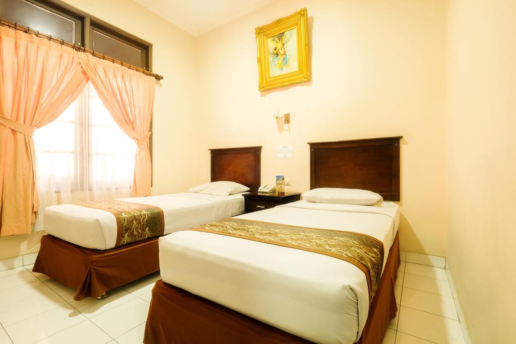 Malioboro Inn Hotel Yogyakarta Exterior photo